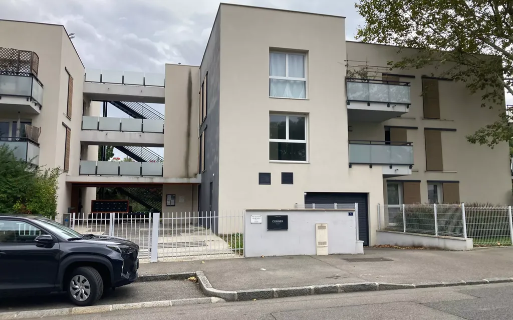 Achat appartement à vendre 3 pièces 61 m² - Sathonay-Camp