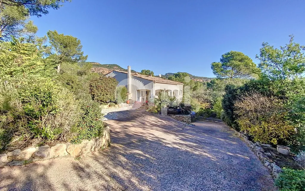 Achat maison à vendre 6 chambres 265 m² - Roquebrune-sur-Argens