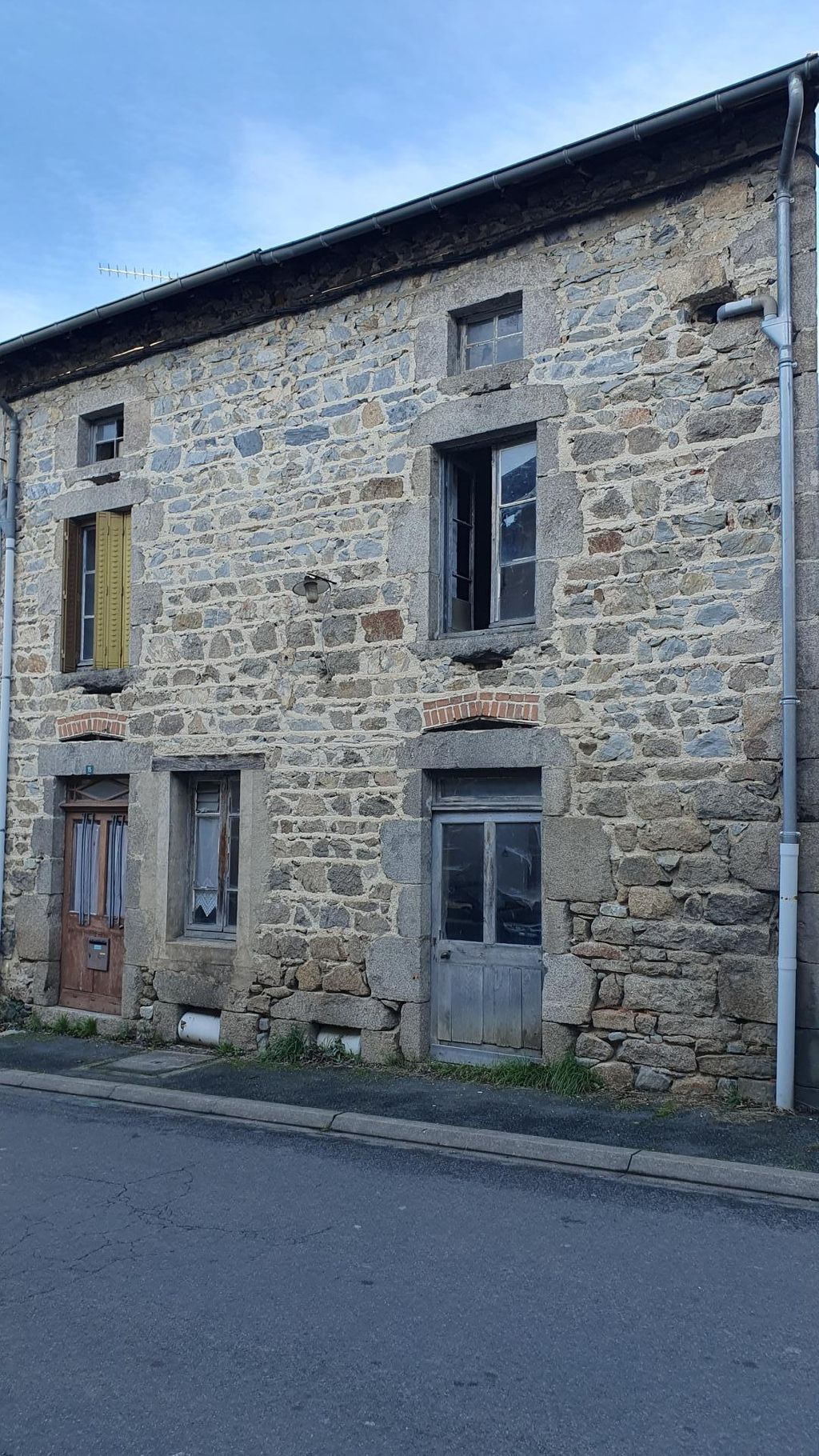 Achat maison à vendre 2 chambres 95 m² - Ferrières-sur-Sichon