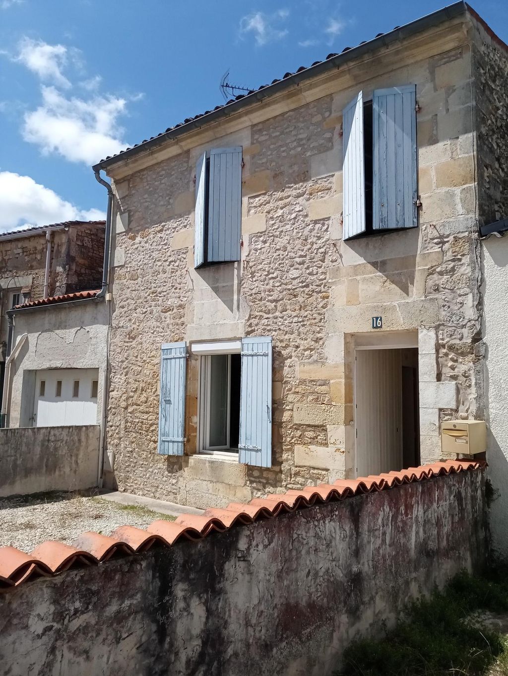 Achat maison à vendre 2 chambres 56 m² - Gémozac