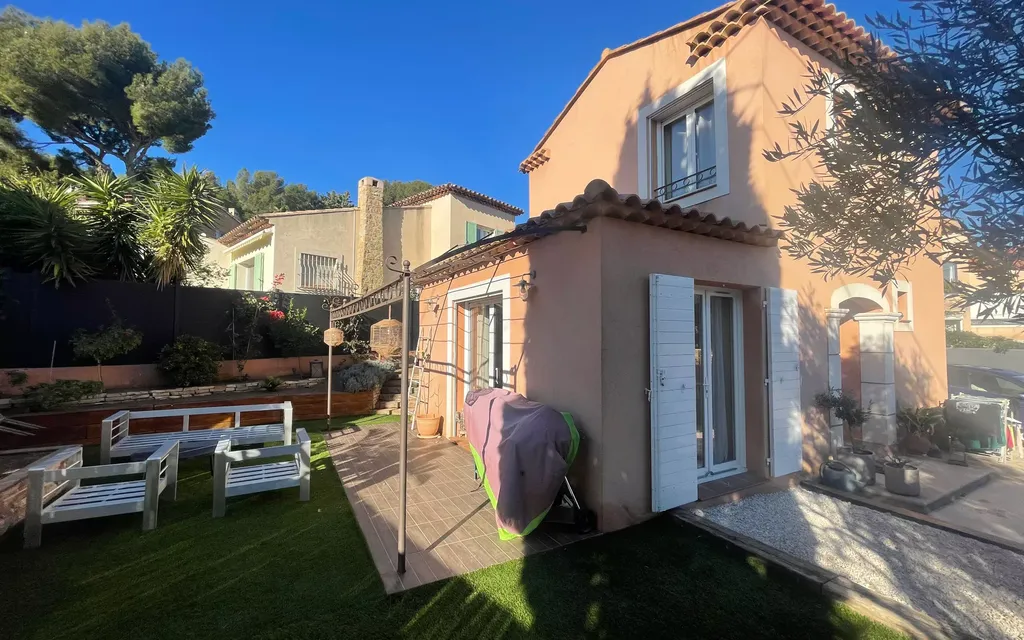 Achat maison à vendre 2 chambres 73 m² - Bandol