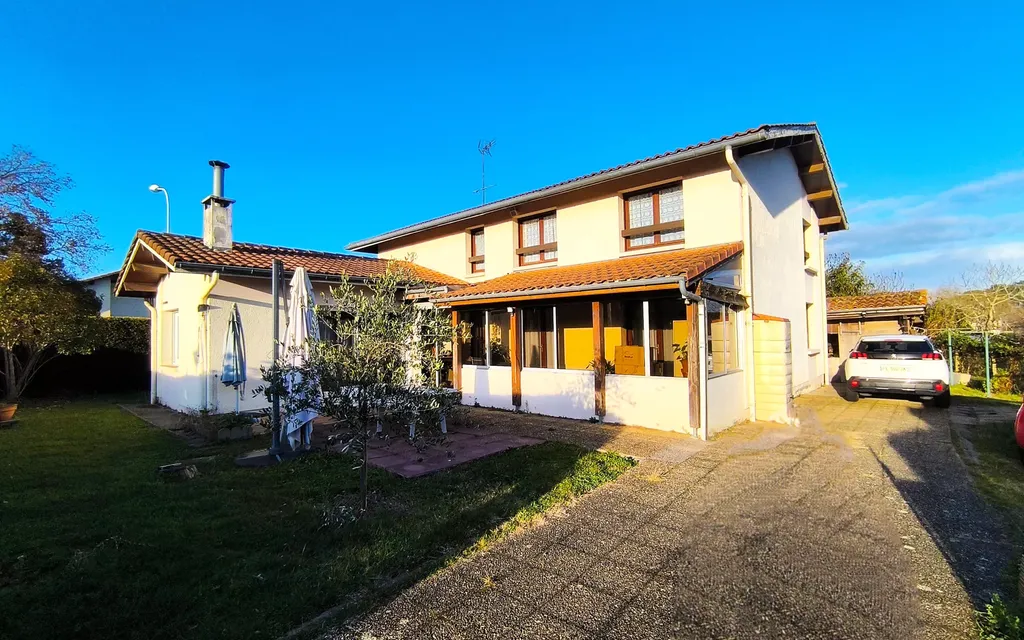 Achat maison à vendre 3 chambres 210 m² - Saint-Pierre-du-Mont