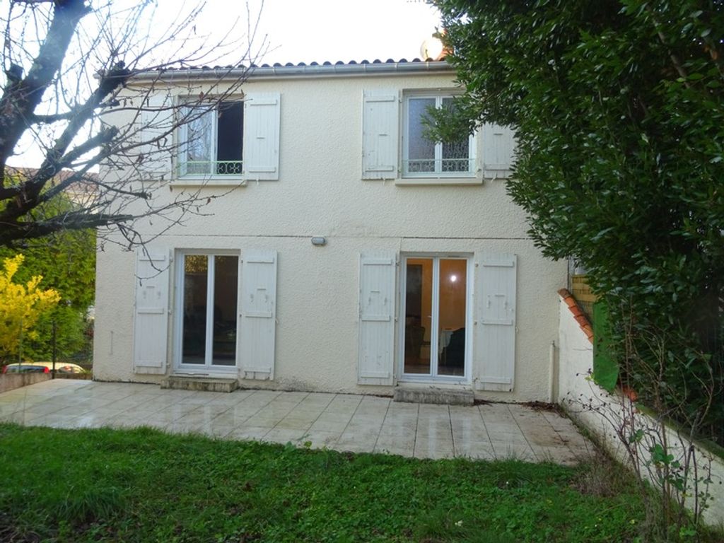 Achat maison à vendre 3 chambres 102 m² - Gond-Pontouvre