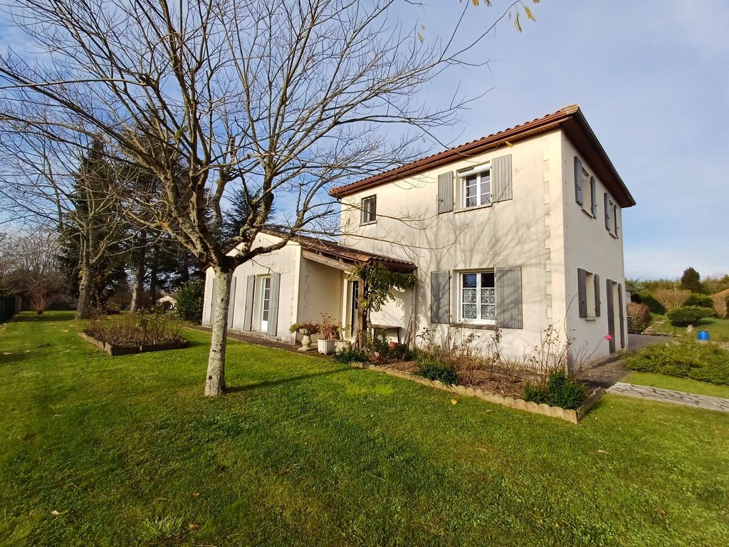 Achat maison à vendre 4 chambres 225 m² - Baignes-Sainte-Radegonde