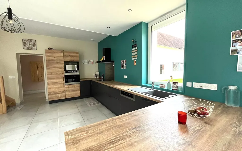 Achat maison à vendre 5 chambres 183 m² - Saint-Martin-le-Nœud