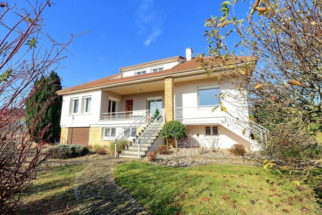 Achat maison à vendre 5 chambres 184 m² - Dompierre-les-Ormes