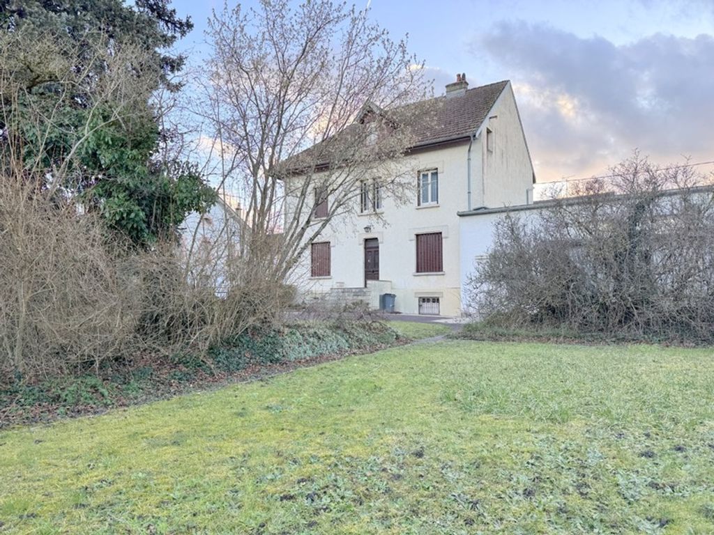 Achat maison à vendre 4 chambres 180 m² - Vincey