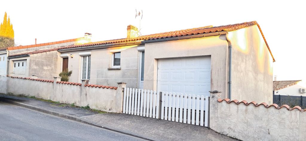 Achat maison à vendre 3 chambres 93 m² - Ruelle-sur-Touvre