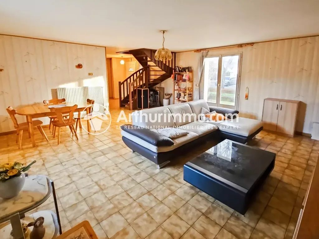 Achat maison à vendre 3 chambres 89 m² - Saint-Pierre-du-Perray