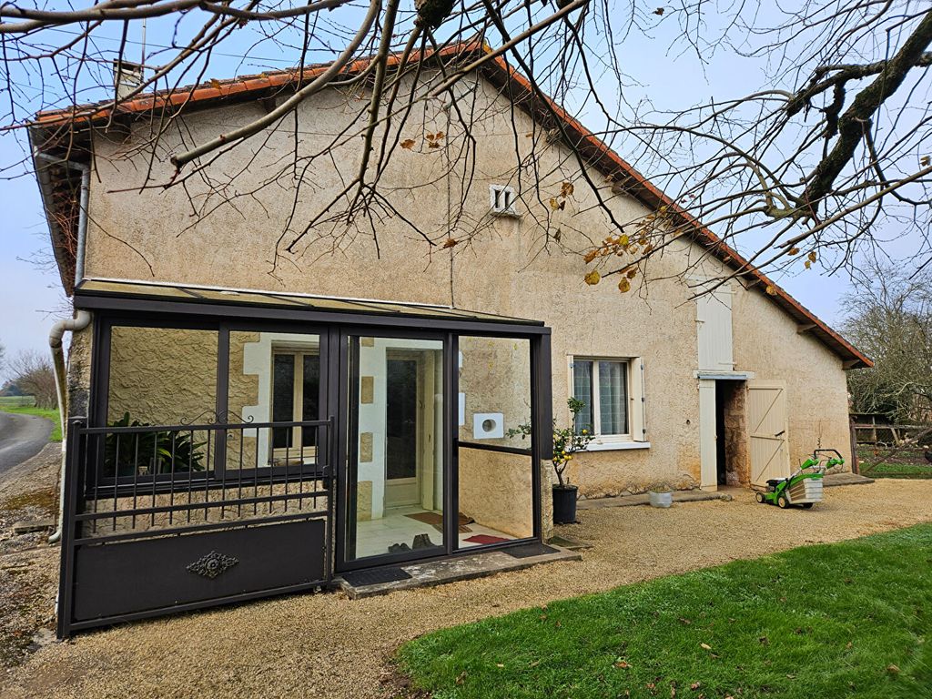 Achat maison à vendre 2 chambres 80 m² - Champagné-le-Sec