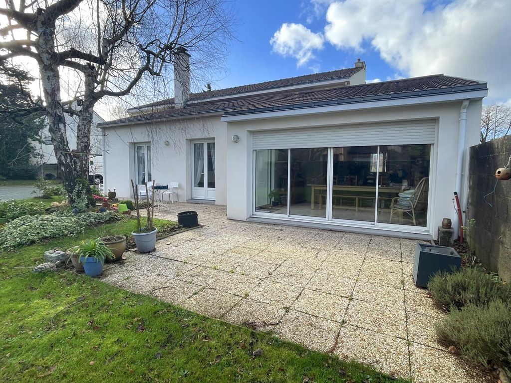 Achat maison à vendre 6 chambres 240 m² - Rezé