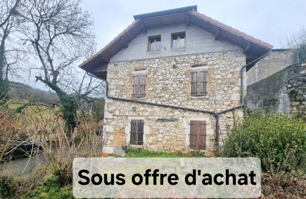 Achat maison à vendre 4 chambres 110 m² - Saint-Pierre-de-Curtille