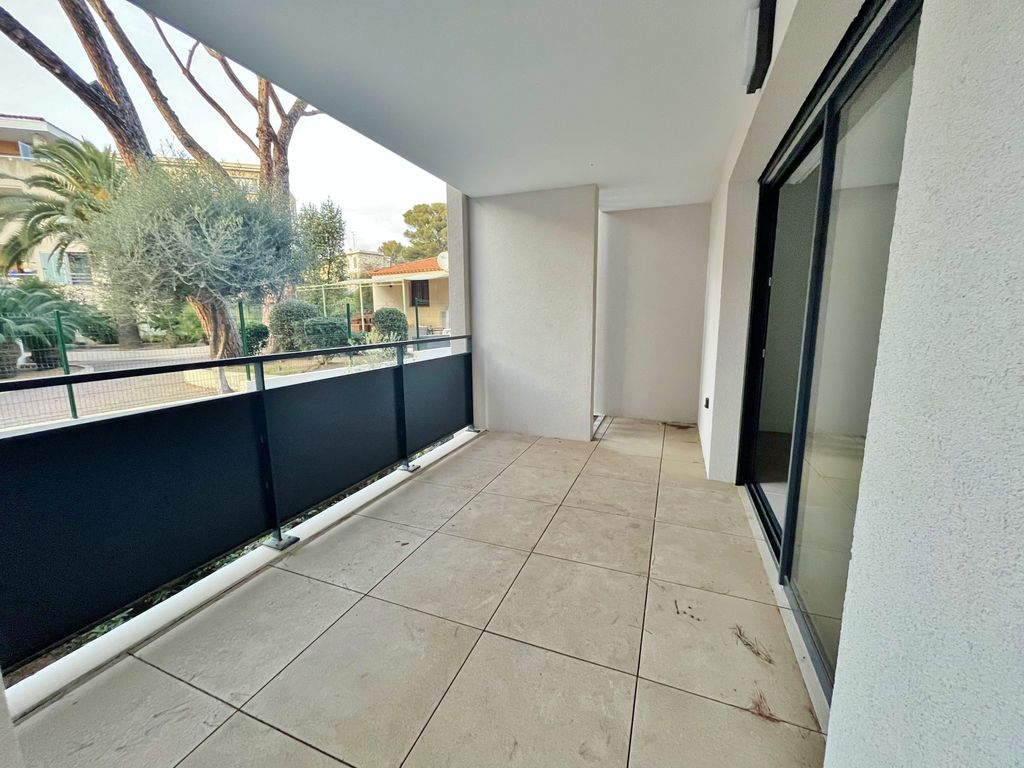 Achat appartement à vendre 2 pièces 61 m² - Saint-Raphaël