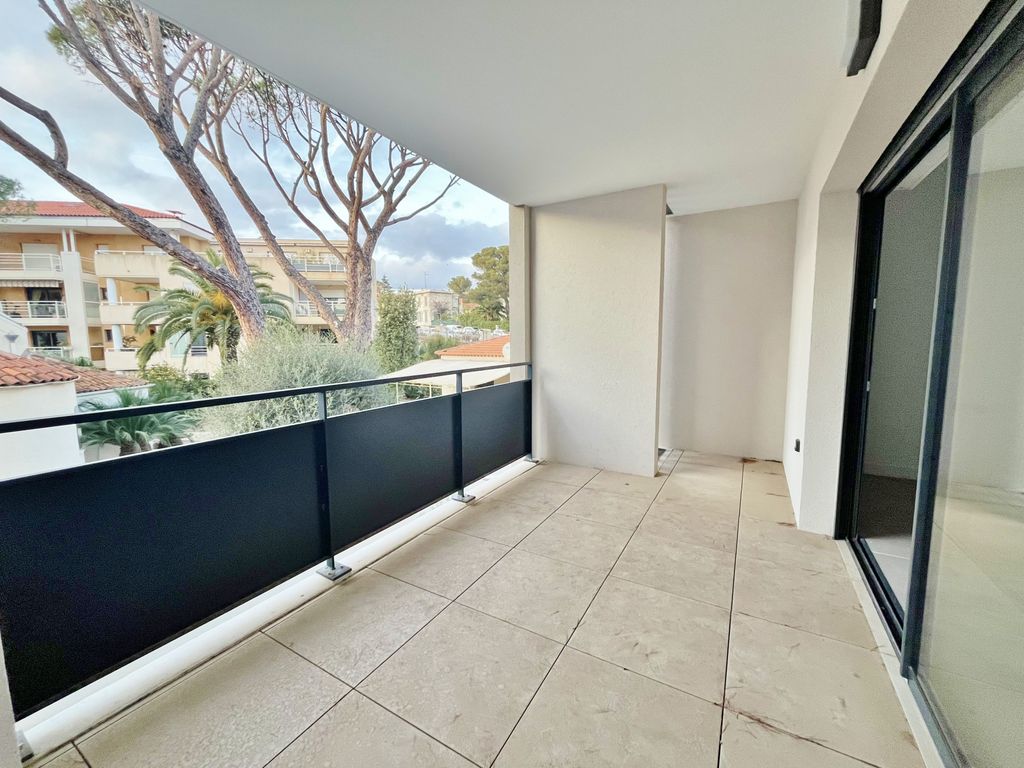 Achat appartement à vendre 2 pièces 61 m² - Saint-Raphaël