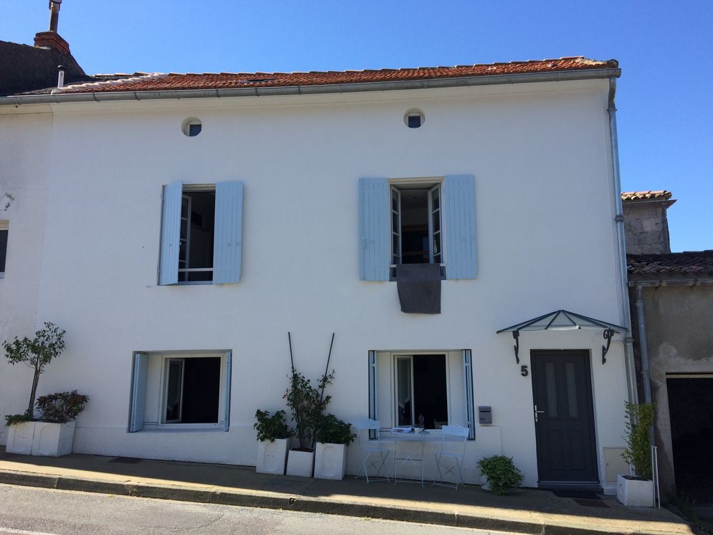 Achat maison à vendre 3 chambres 107 m² - Mortagne-sur-Gironde