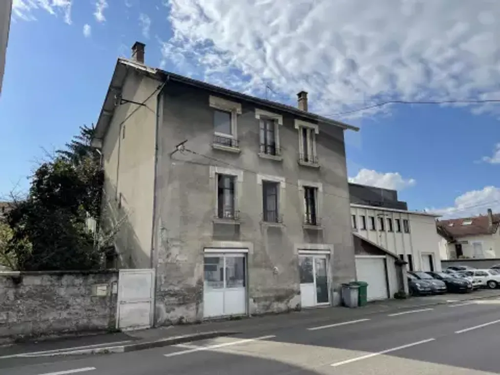 Achat maison à vendre 4 chambres 240 m² - Saint-Martin-d'Hères