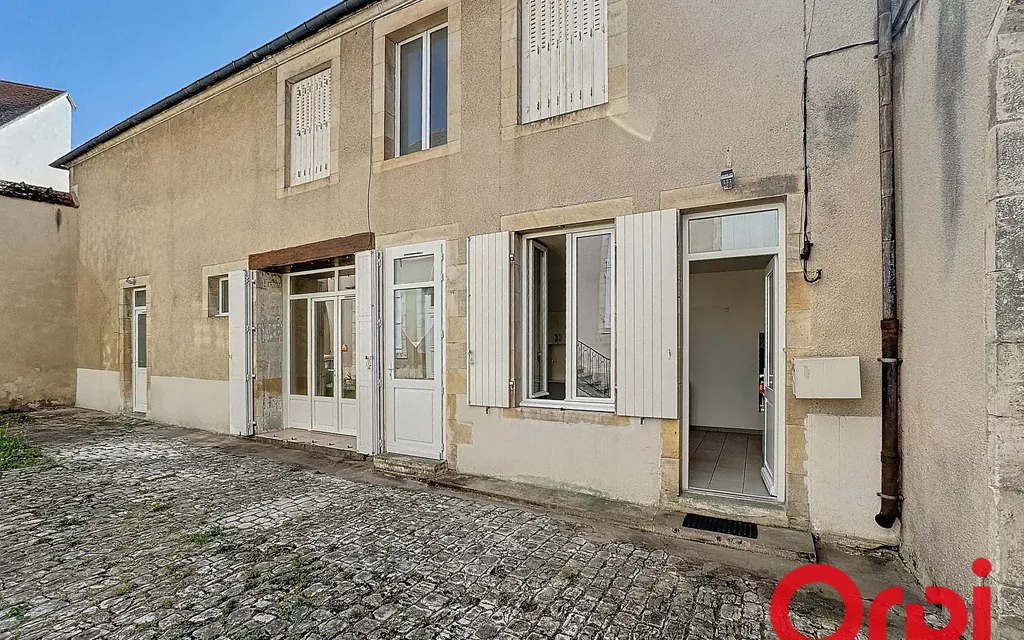 Achat maison à vendre 3 chambres 88 m² - Saint-Amand-Montrond