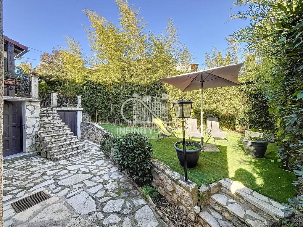 Achat maison à vendre 5 chambres 132 m² - Antibes