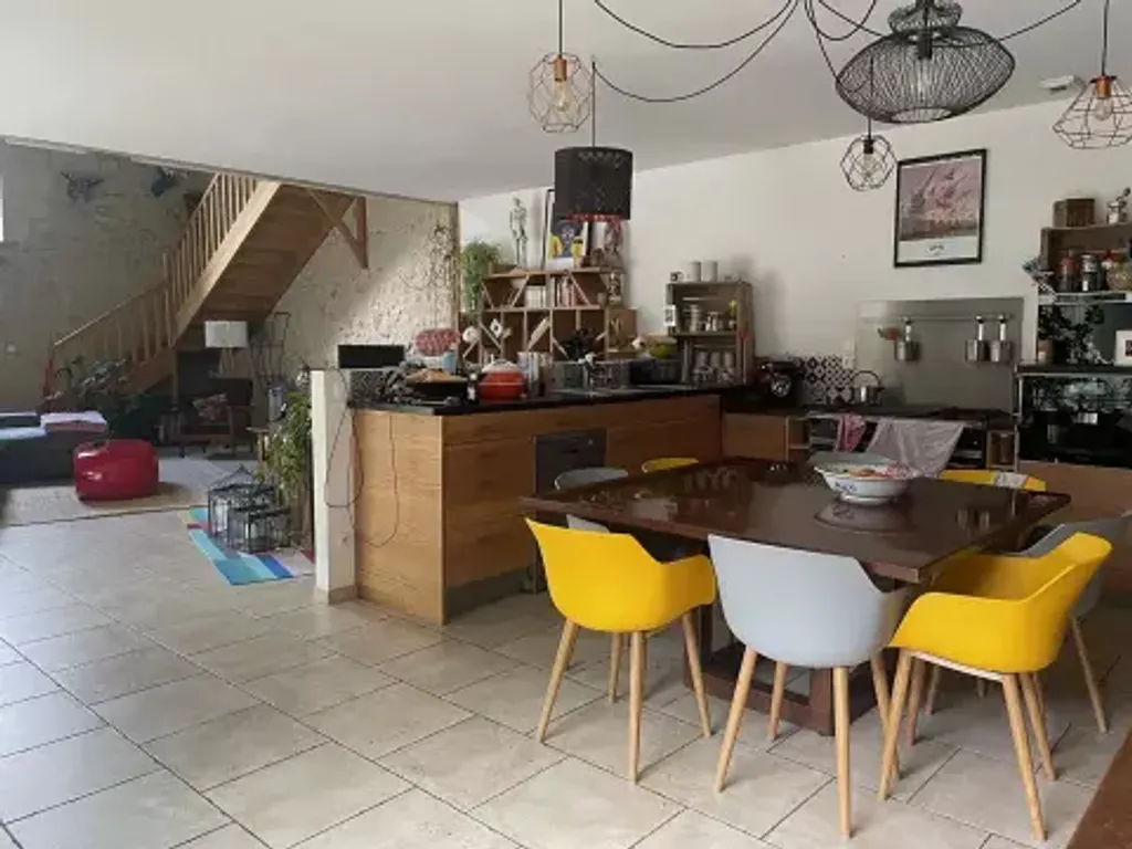 Achat maison à vendre 4 chambres 200 m² - Vernou-sur-Brenne