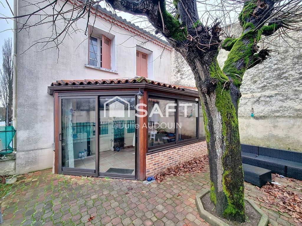 Achat maison à vendre 2 chambres 80 m² - Saint-Jean-d'Angély