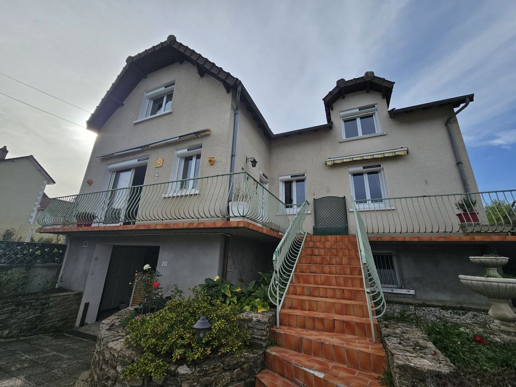 Achat maison à vendre 4 chambres 137 m² - Châteauneuf-la-Forêt