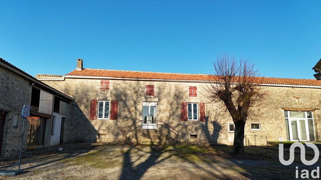 Achat maison à vendre 5 chambres 276 m² - Villefagnan