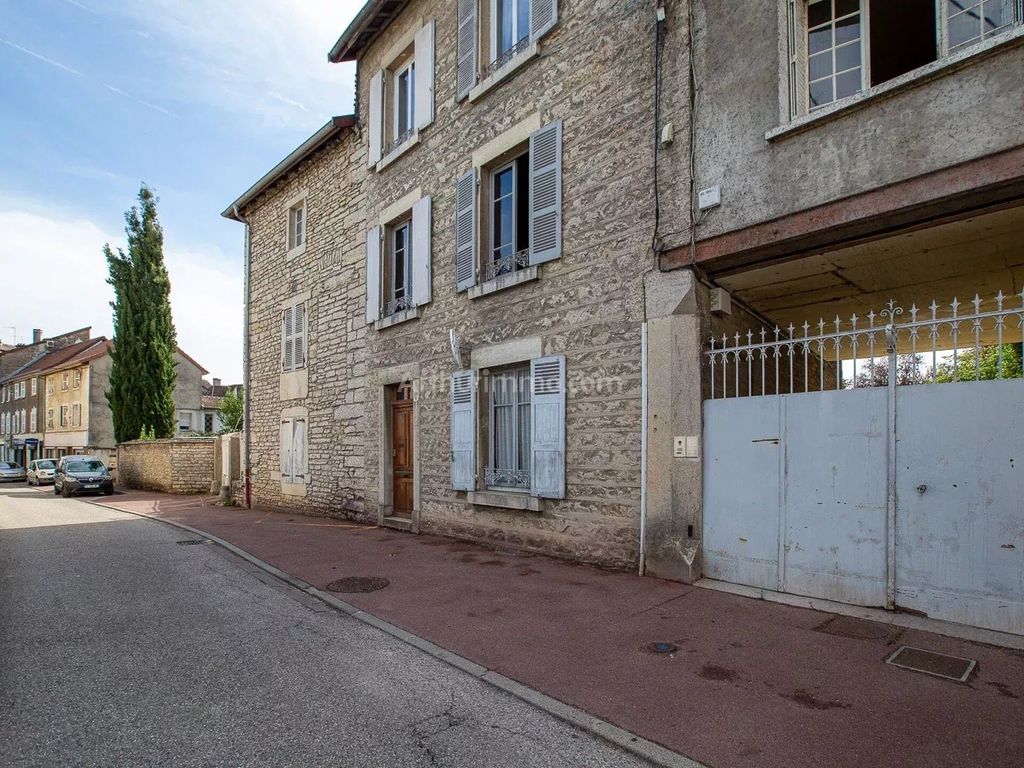 Achat maison à vendre 6 chambres 196 m² - Montalieu-Vercieu