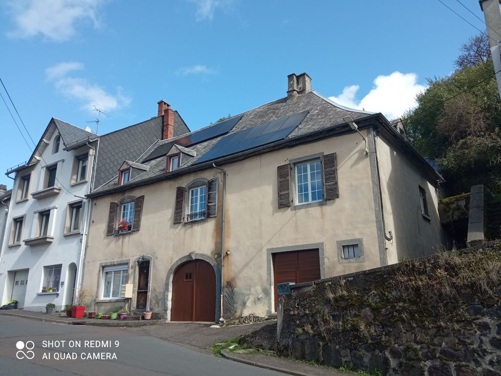 Achat maison à vendre 5 chambres 167 m² - Rochefort-Montagne