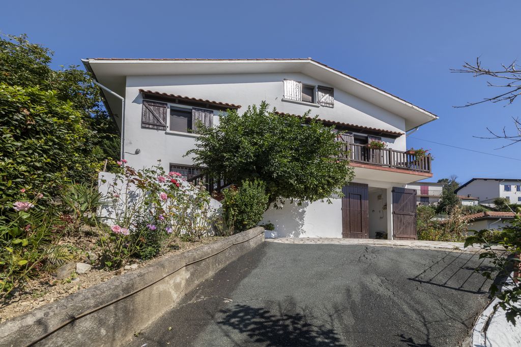 Achat maison à vendre 4 chambres 154 m² - Hendaye