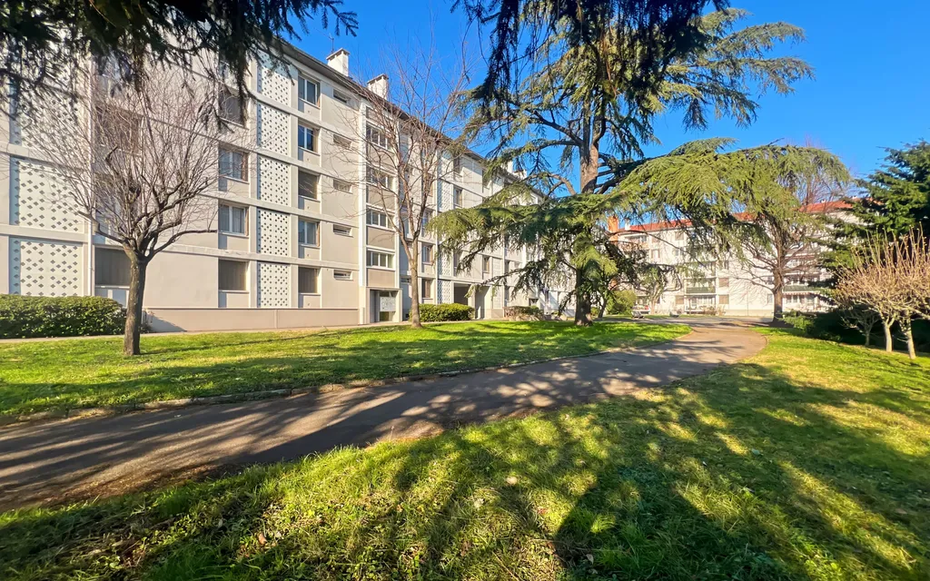 Achat appartement à vendre 3 pièces 68 m² - Lyon 8ème arrondissement