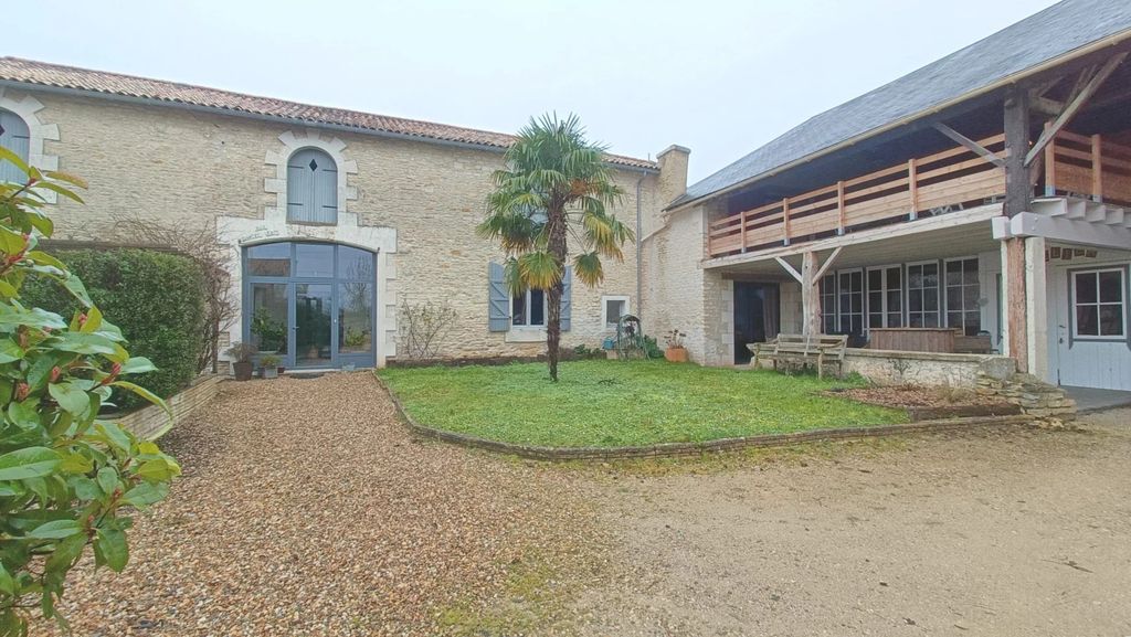 Achat maison à vendre 5 chambres 275 m² - Neuville-de-Poitou