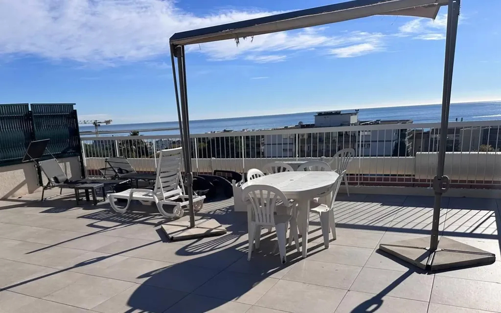 Achat appartement à vendre 4 pièces 90 m² - Saint-Laurent-du-Var