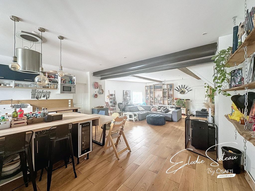 Achat maison à vendre 5 chambres 207 m² - Soulaire-et-Bourg