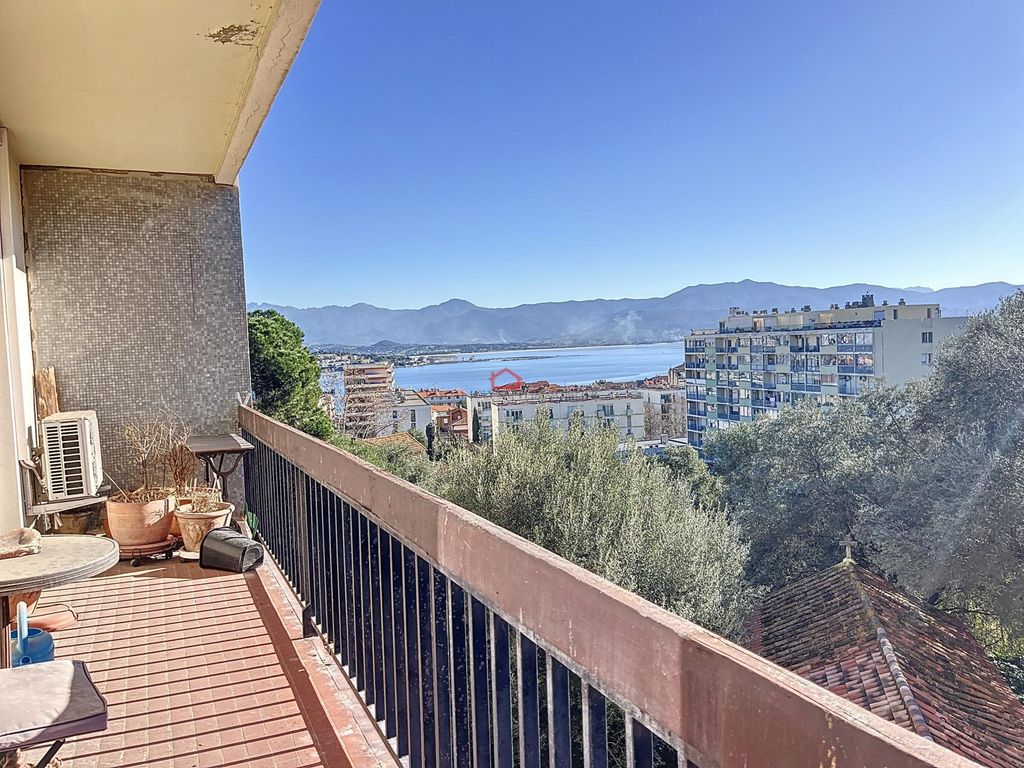 Achat appartement à vendre 3 pièces 77 m² - Ajaccio