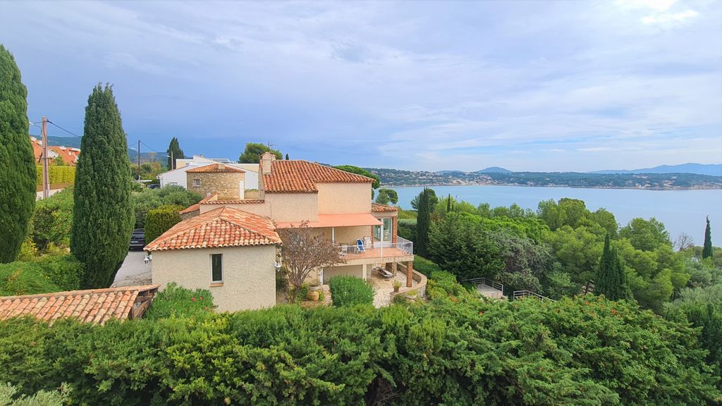 Achat maison à vendre 7 chambres 331 m² - Bandol