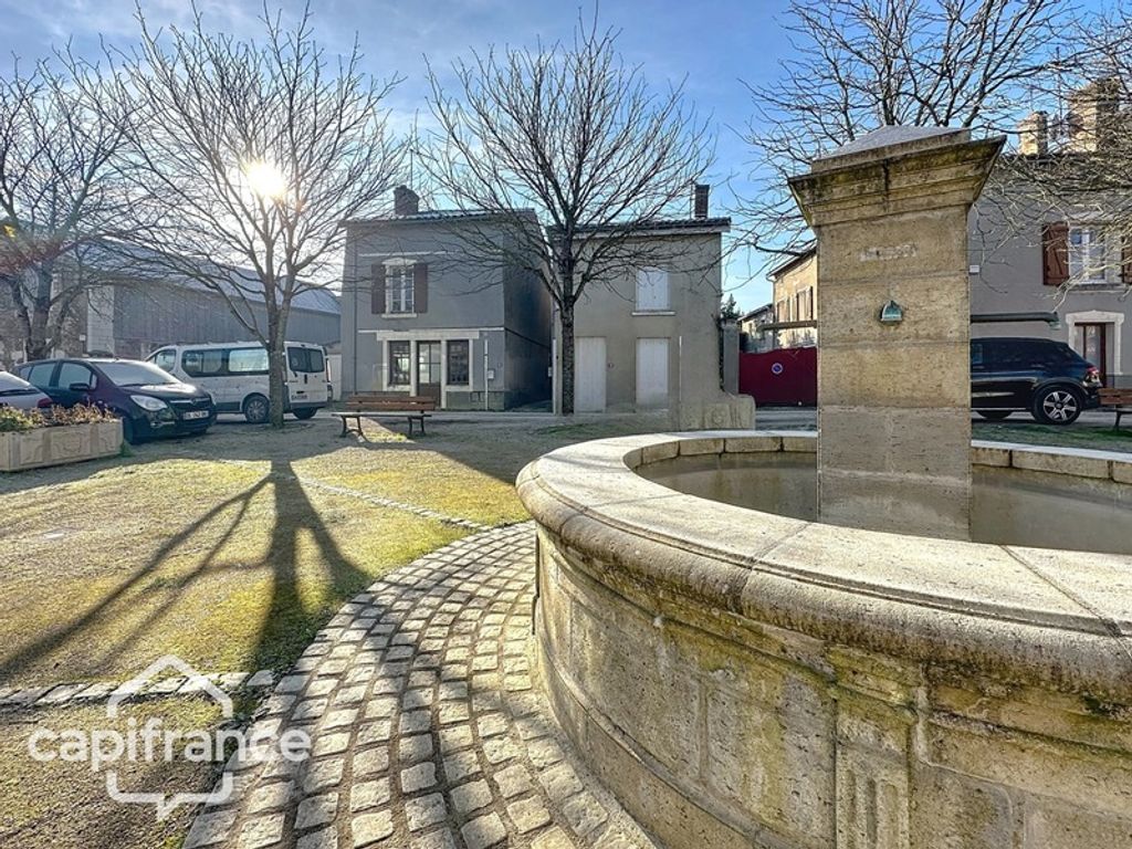 Achat maison à vendre 2 chambres 77 m² - Thouars