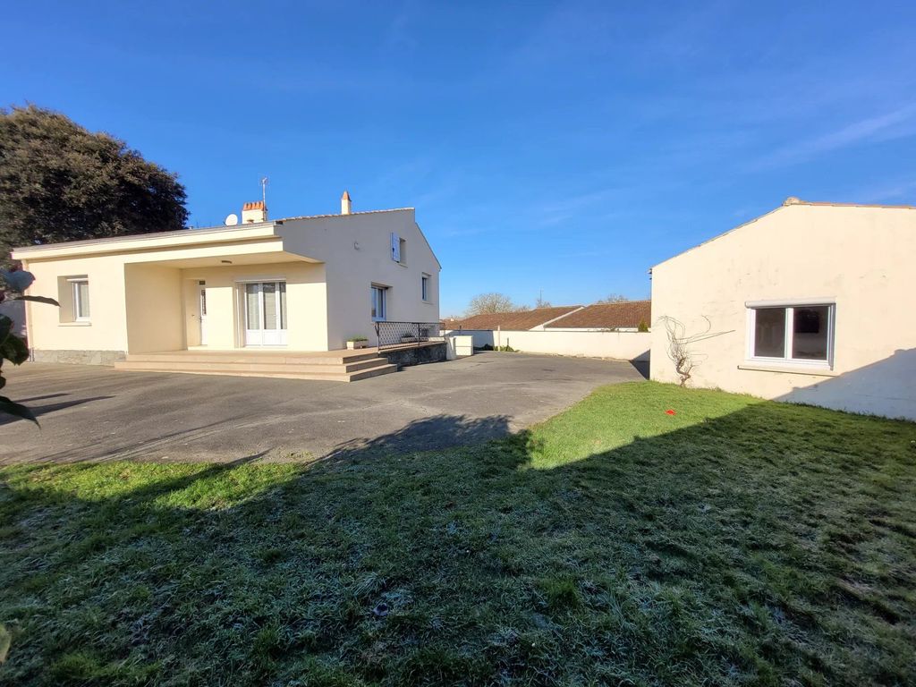 Achat maison à vendre 4 chambres 143 m² - Courçon