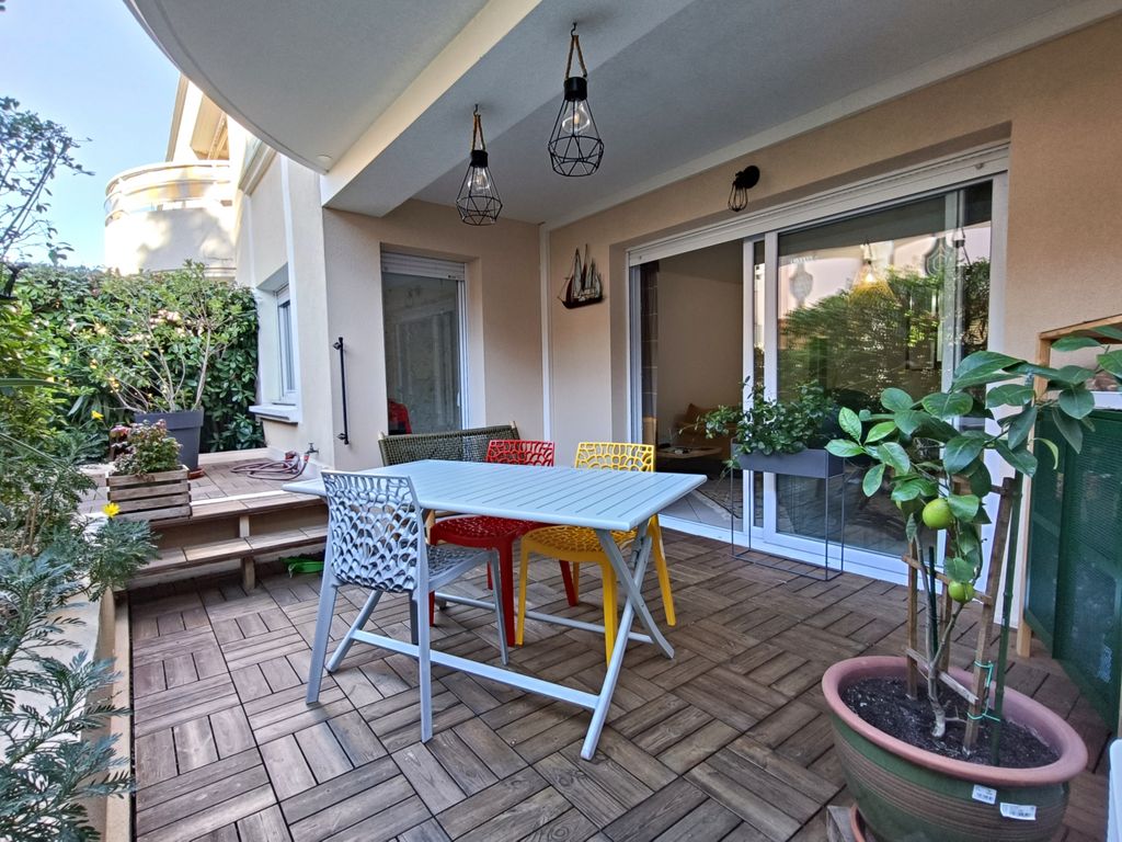 Achat appartement à vendre 3 pièces 66 m² - Saint-Raphaël