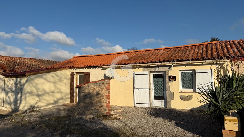 Achat maison à vendre 3 chambres 109 m² - Saint-Avaugourd-des-Landes