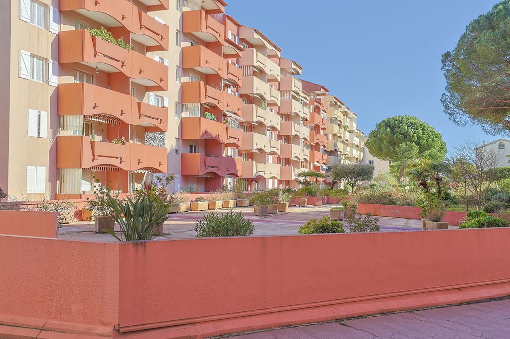 Achat appartement à vendre 4 pièces 77 m² - Hyères