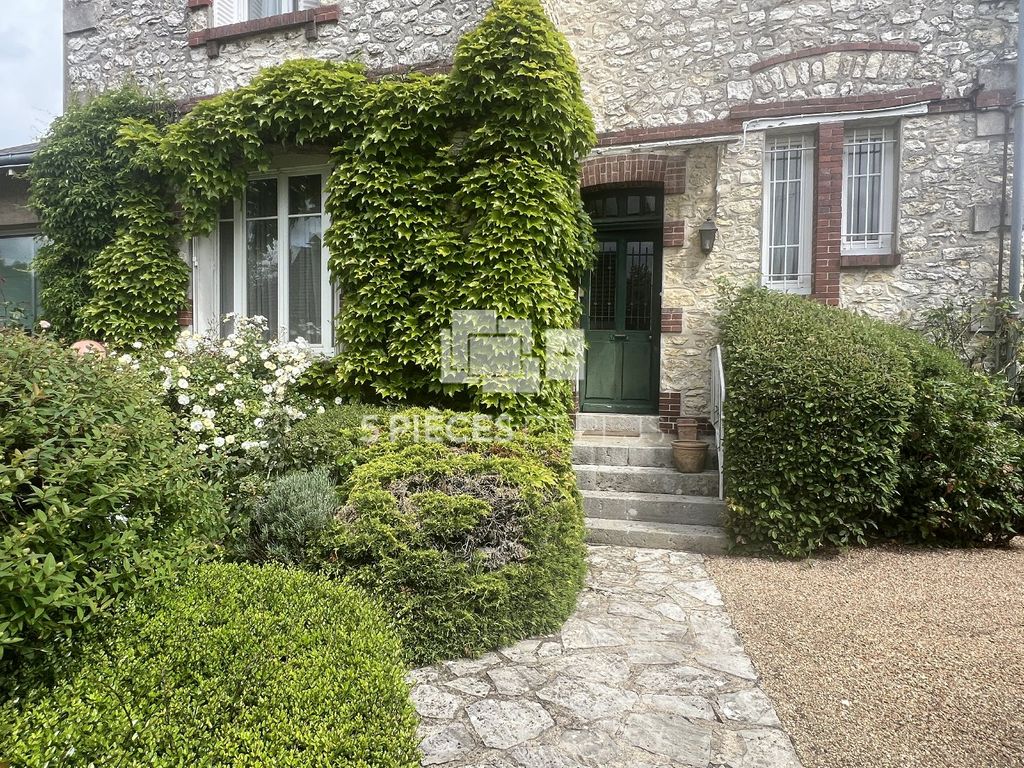 Achat maison à vendre 6 chambres 234 m² - Luisant