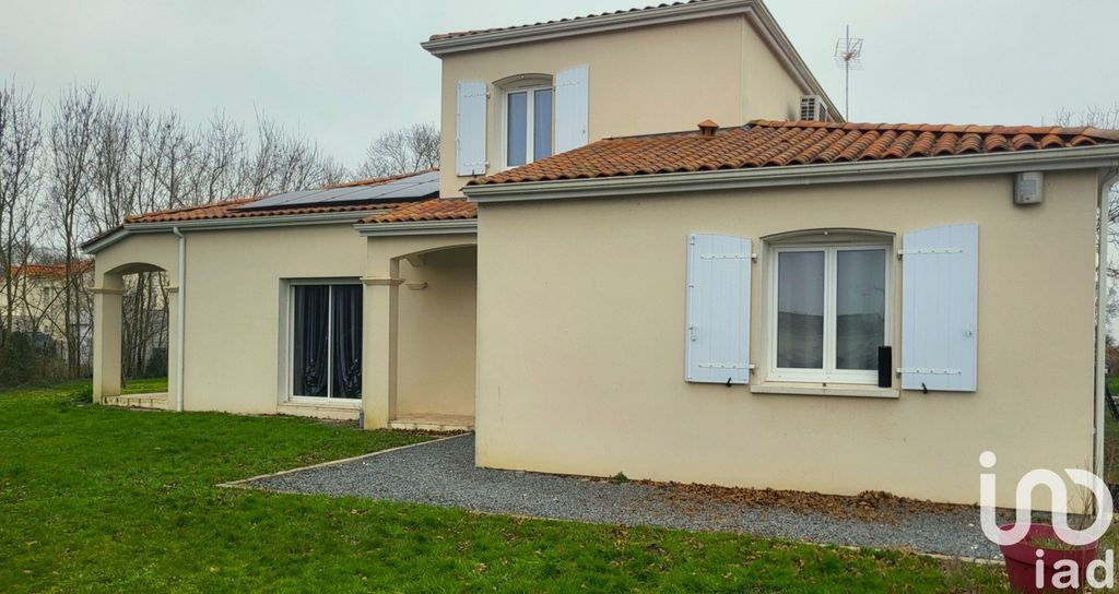 Achat maison à vendre 5 chambres 158 m² - Tonnay-Charente