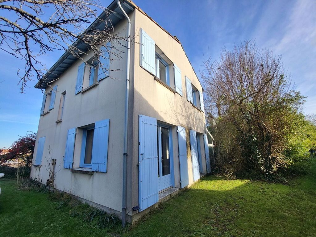 Achat maison à vendre 3 chambres 109 m² - Breuillet