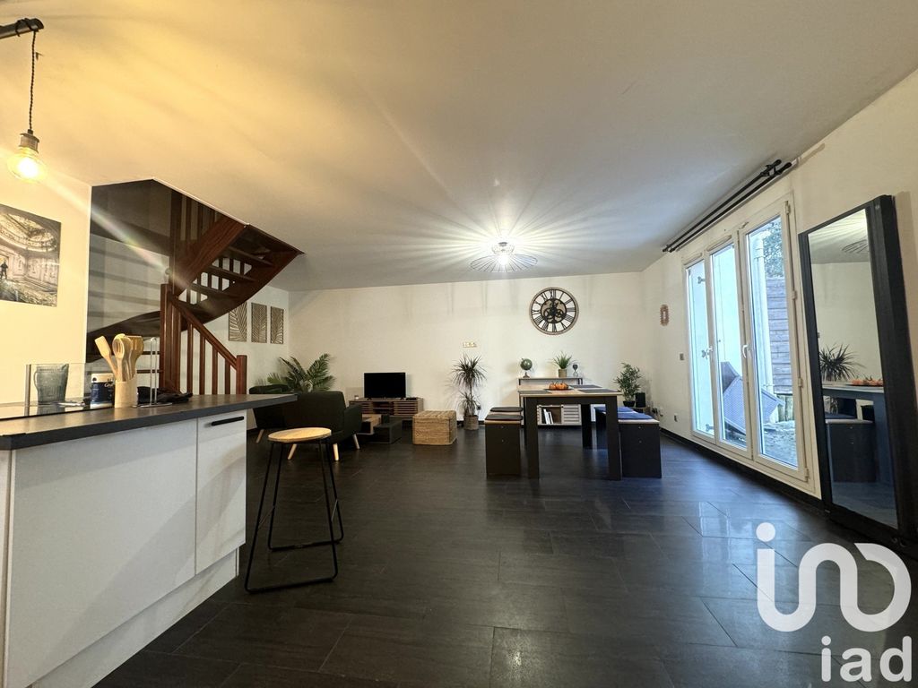 Achat appartement à vendre 4 pièces 80 m² - Savigny-le-Temple