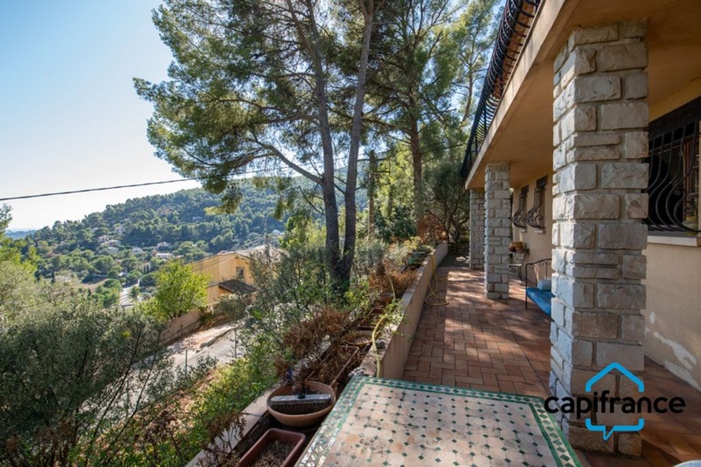 Achat maison à vendre 5 chambres 213 m² - La Valette-du-Var