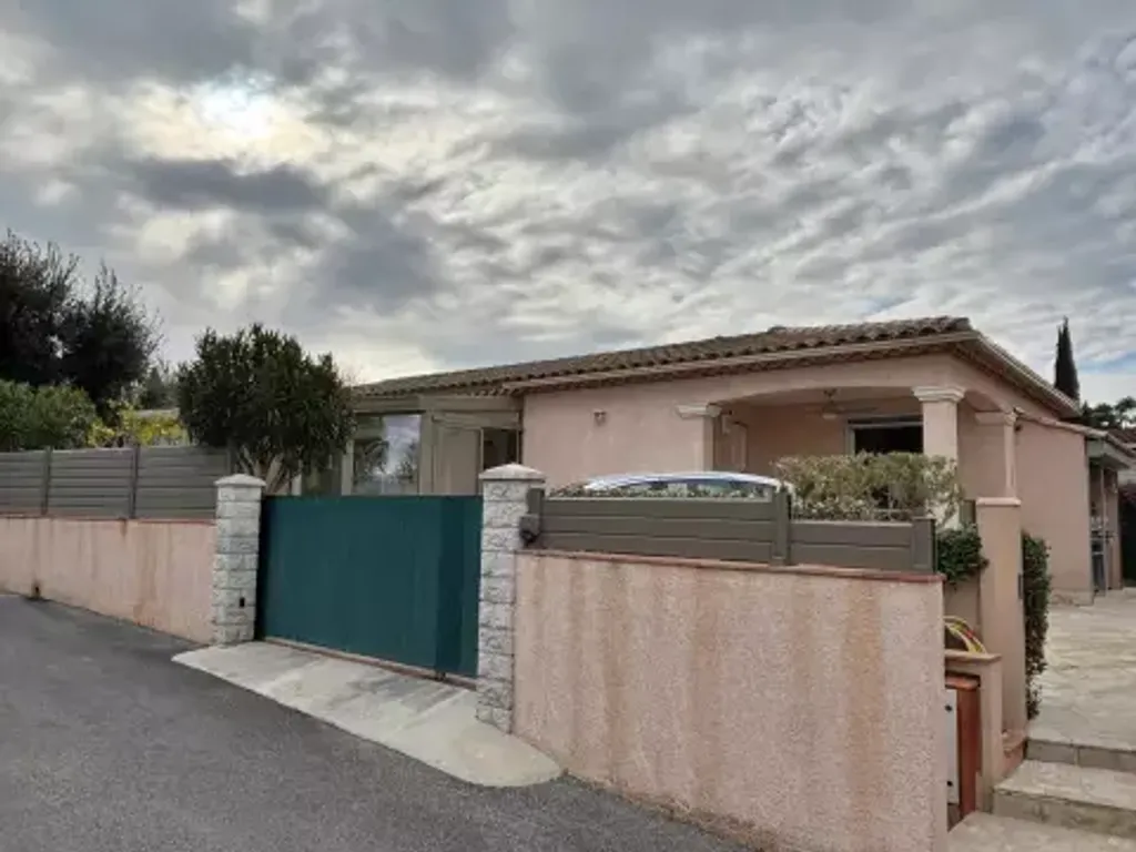 Achat maison à vendre 2 chambres 75 m² - Roquebrune-sur-Argens