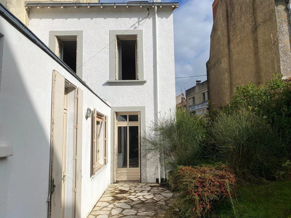 Achat maison à vendre 3 chambres 137 m² - Parthenay