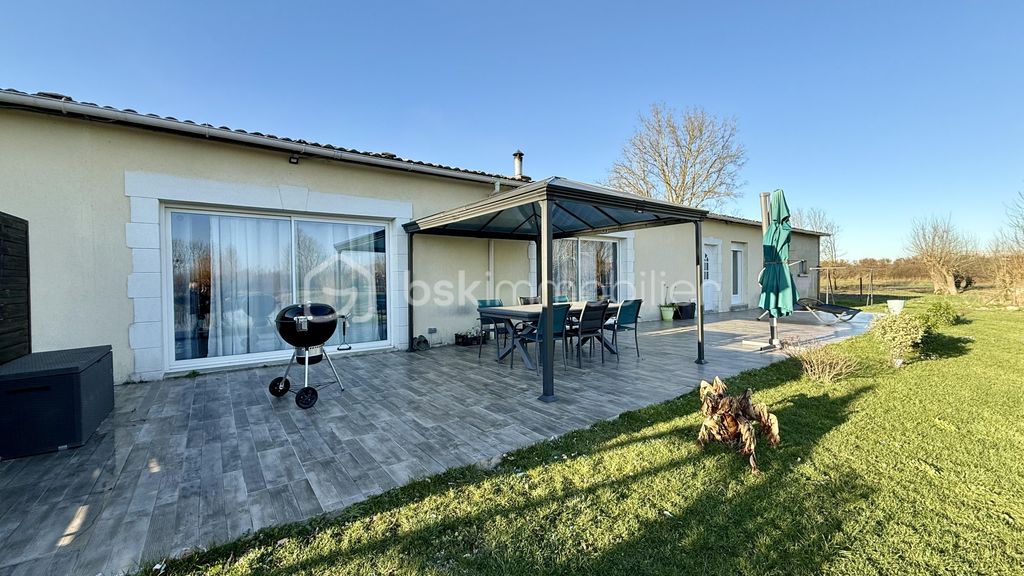 Achat maison à vendre 4 chambres 213 m² - Puy-du-Lac