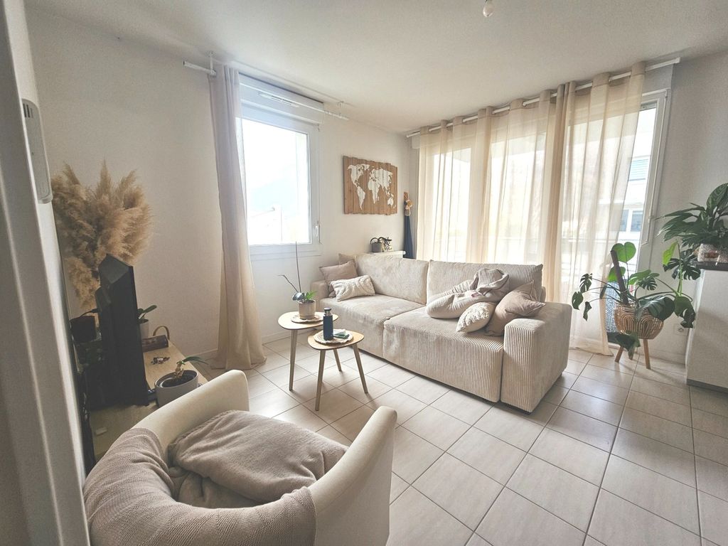 Achat appartement à vendre 2 pièces 45 m² - Saint-Égrève