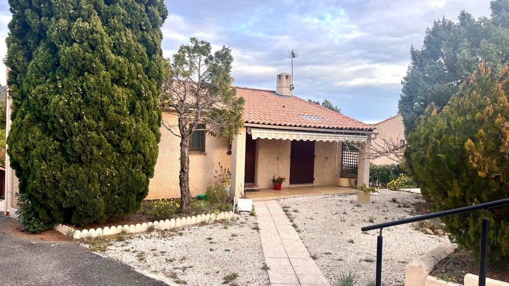 Achat maison à vendre 3 chambres 101 m² - Roquebrune-sur-Argens